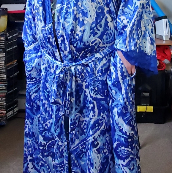 Plus size N/W/T (I Keep the tags) satin/poly Robe - Picture 2 of 8